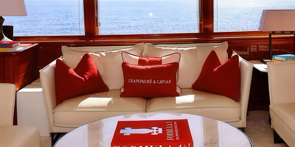 Аренда мега яхты Custom Line 112 CHAMPAGNE AND CAVIAR в Италии, Амальфи